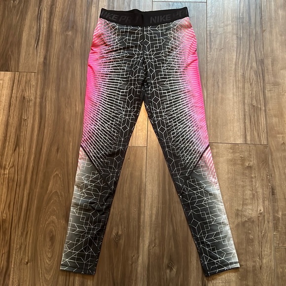 Nike pro legging in black, white and hot pink - Picture 1 of 8